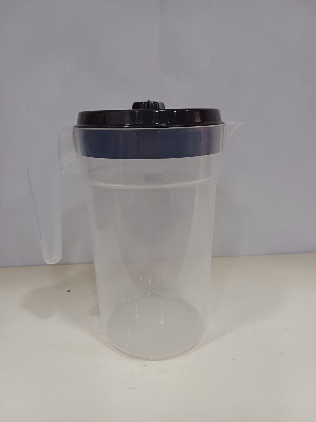 Jarra de Plástico  P/Água 2,5L Transparente Tampa Preta Pedreira