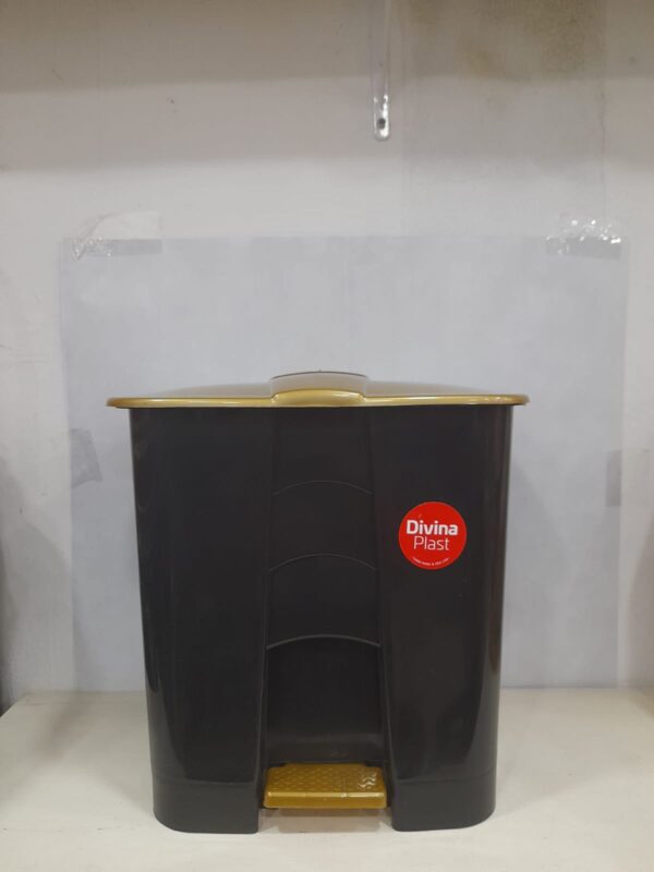 Lixeira Retangular Grande Preta Pedal 14L C/Tampa Dourada